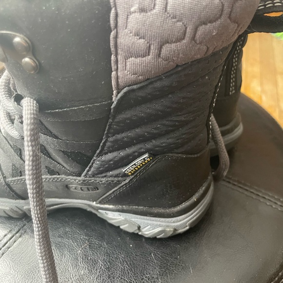 Winter Boots - Picture 3 of 6